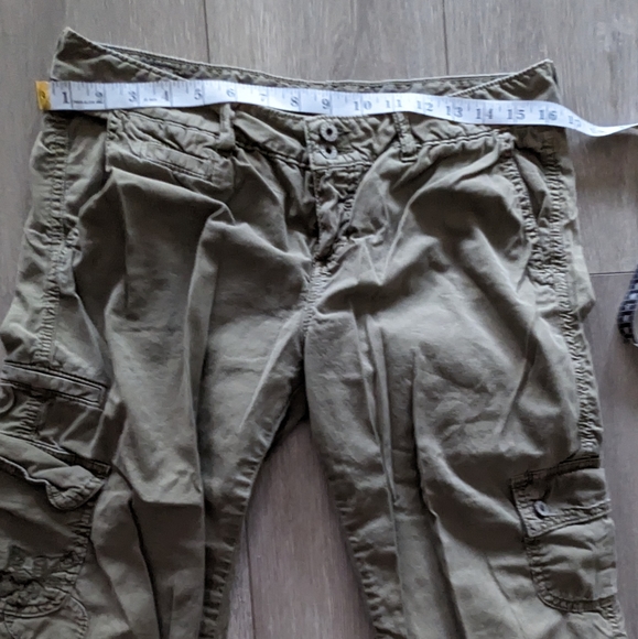 Guess capris - Picture 9 of 9